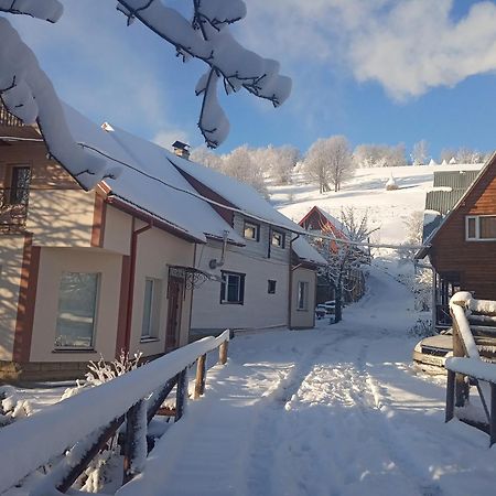 У Олега Hotel Verkhne-Studenyy ภายนอก รูปภาพ
