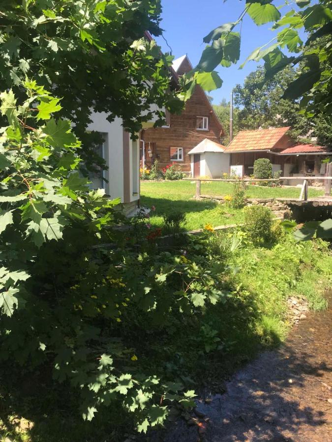 У Олега Hotel Verkhne-Studenyy ภายนอก รูปภาพ