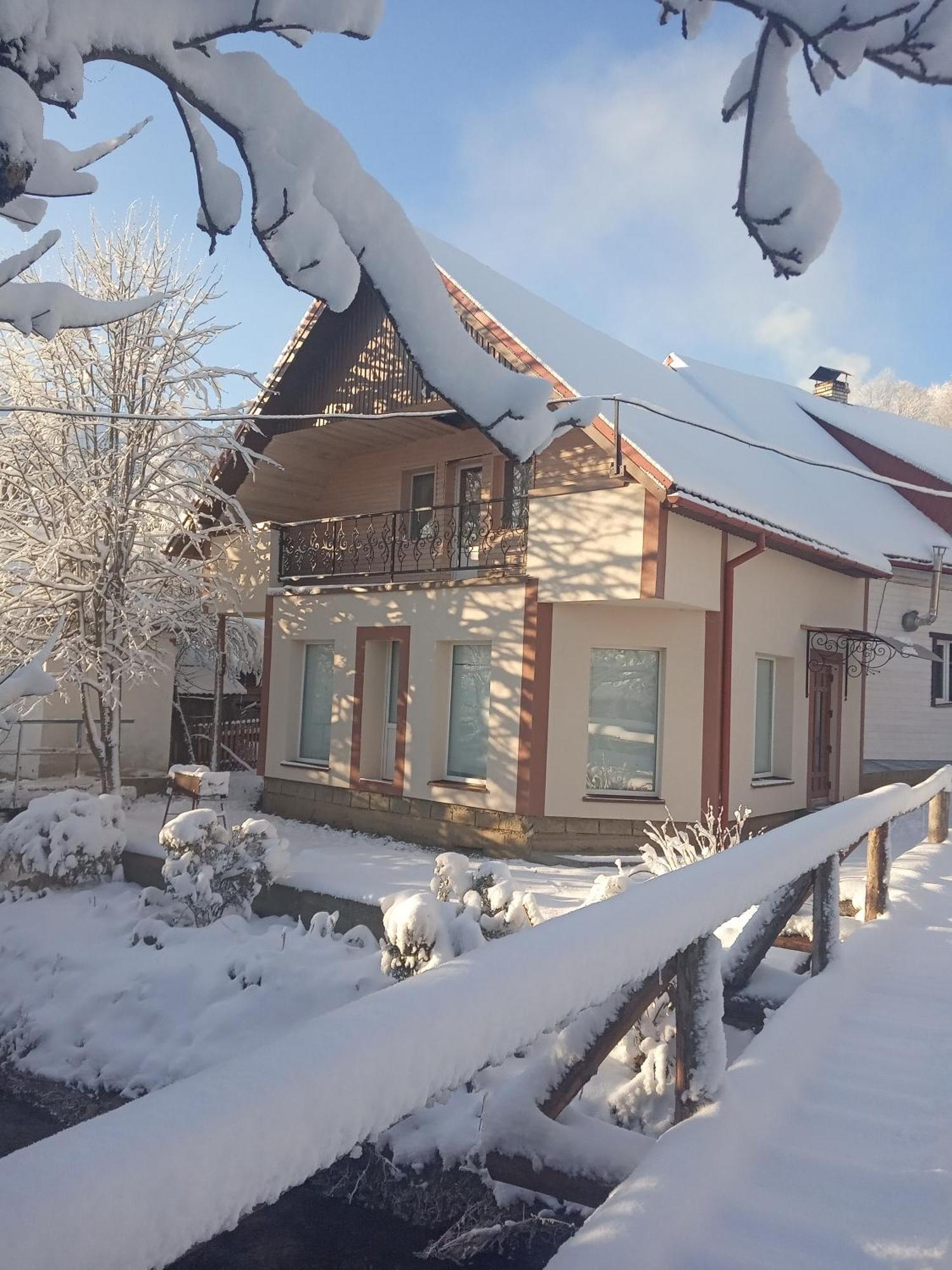 У Олега Hotel Verkhne-Studenyy ภายนอก รูปภาพ