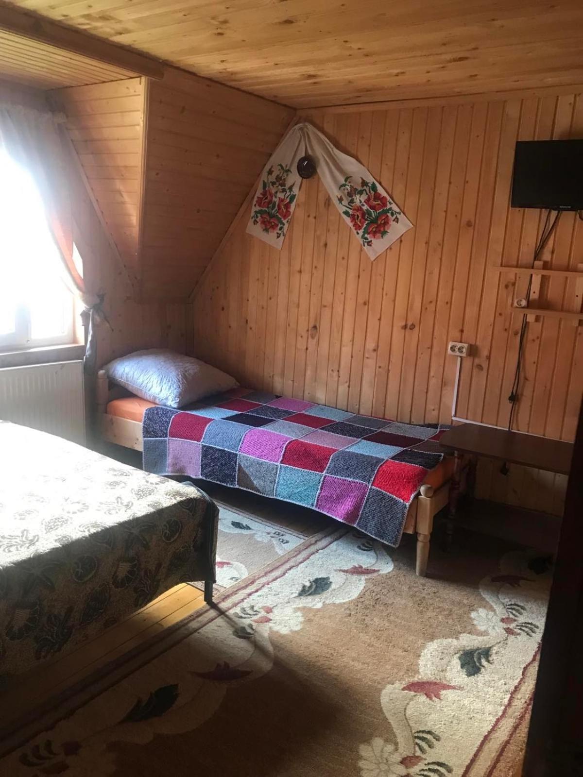 У Олега Hotel Verkhne-Studenyy ภายนอก รูปภาพ