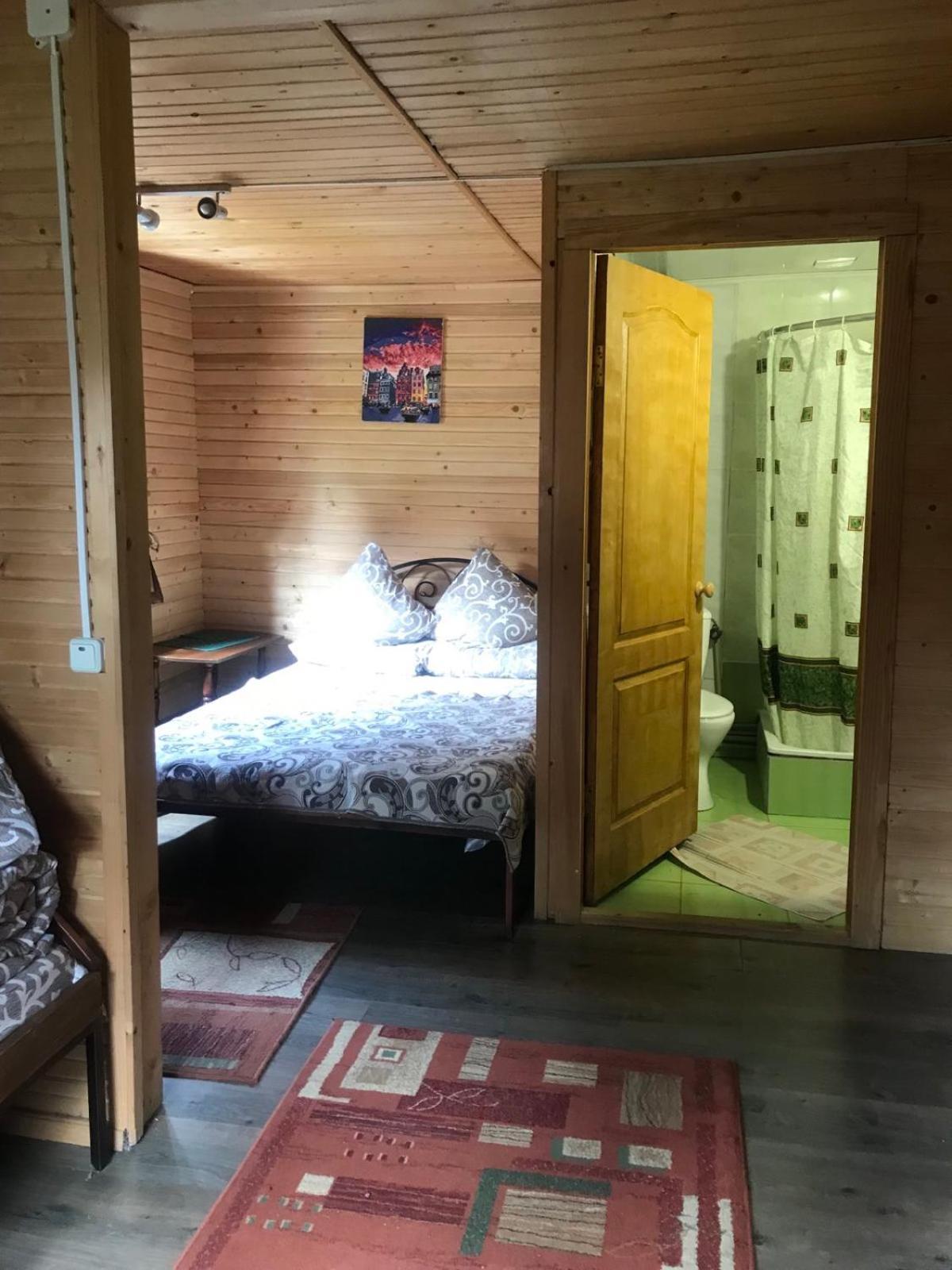 У Олега Hotel Verkhne-Studenyy ภายนอก รูปภาพ