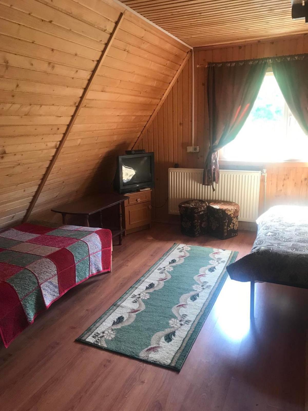 У Олега Hotel Verkhne-Studenyy ภายนอก รูปภาพ