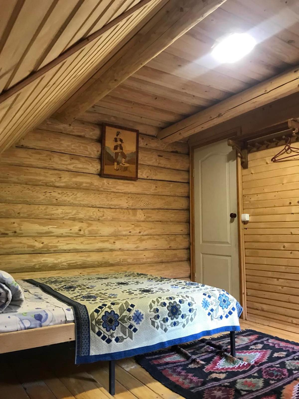 У Олега Hotel Verkhne-Studenyy ภายนอก รูปภาพ