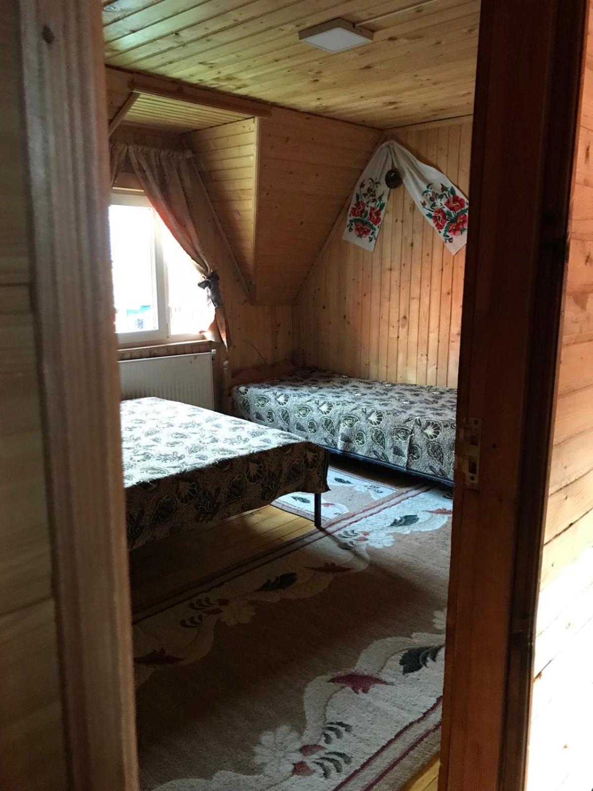 У Олега Hotel Verkhne-Studenyy ภายนอก รูปภาพ
