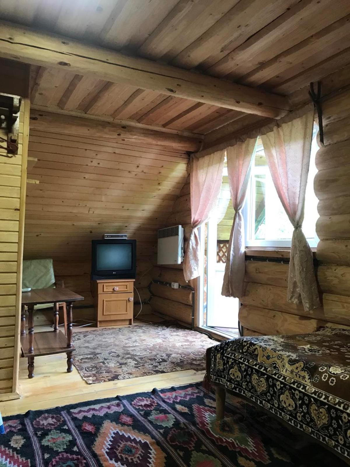 У Олега Hotel Verkhne-Studenyy ภายนอก รูปภาพ
