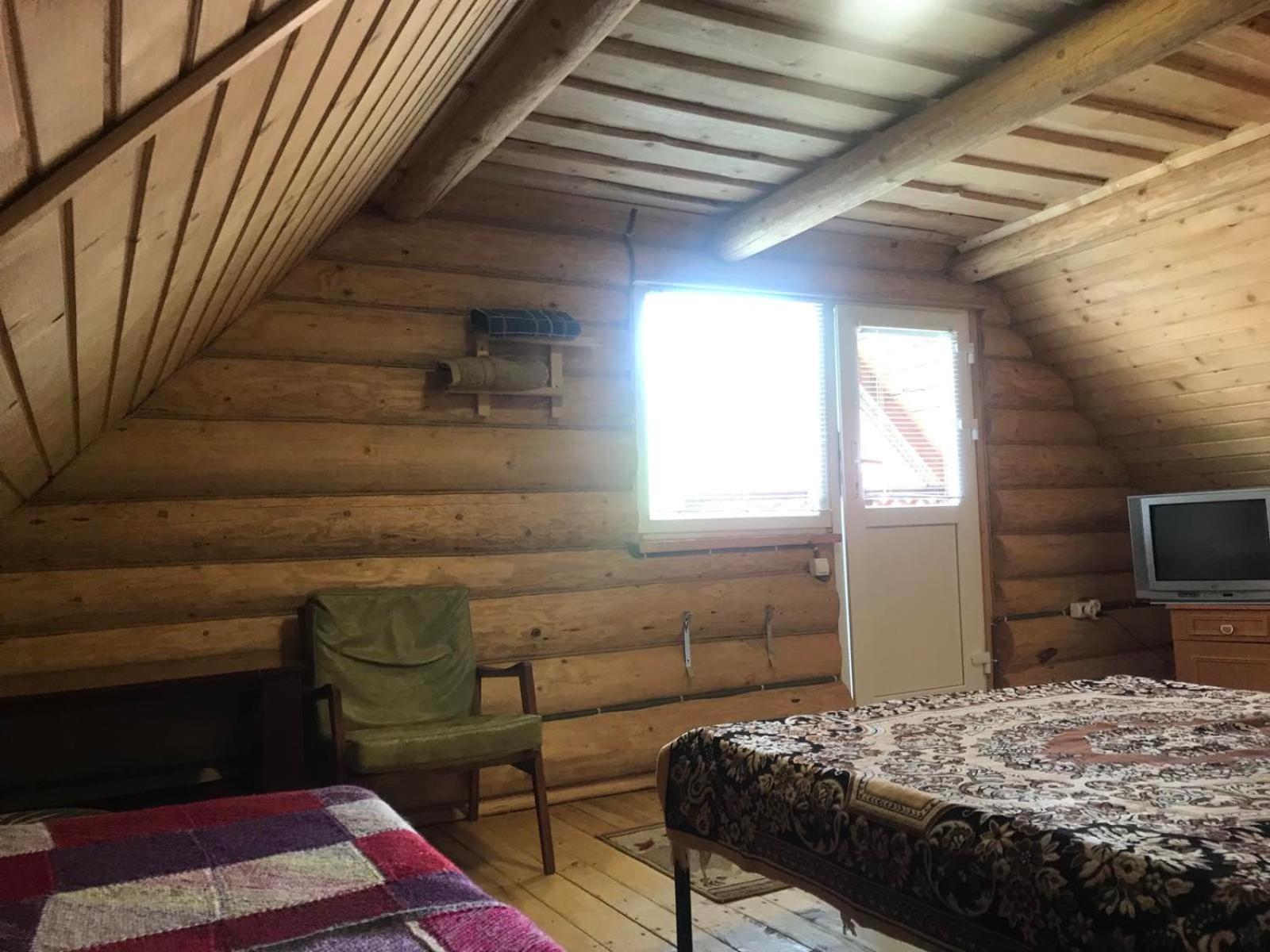 У Олега Hotel Verkhne-Studenyy ภายนอก รูปภาพ