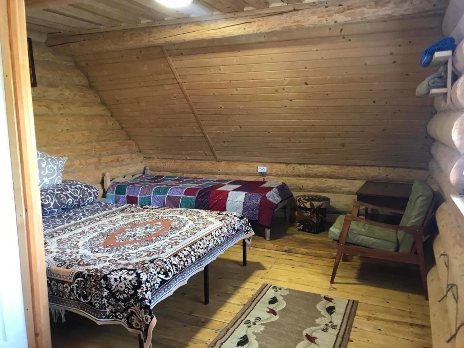 У Олега Hotel Verkhne-Studenyy ภายนอก รูปภาพ