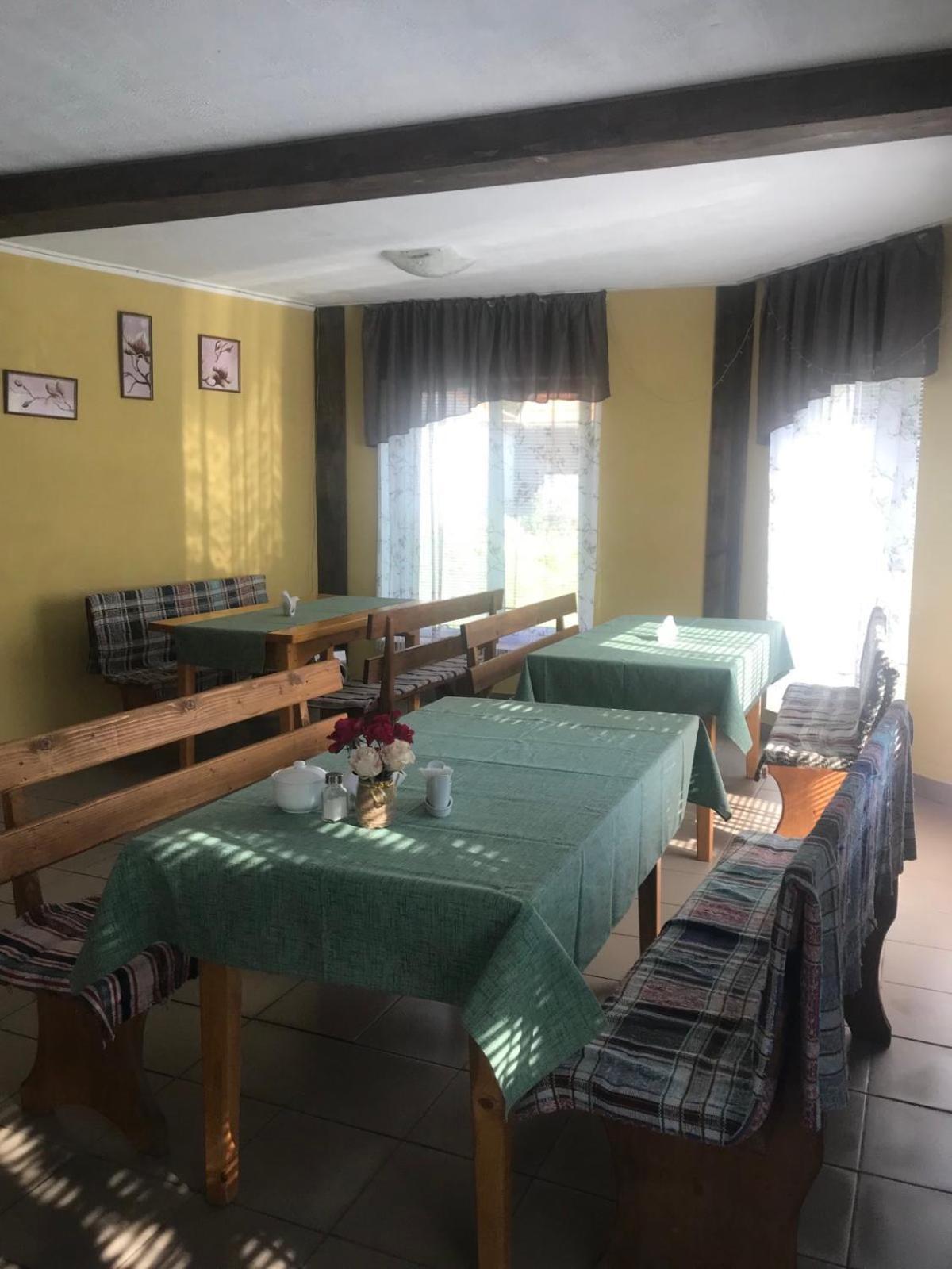 У Олега Hotel Verkhne-Studenyy ภายนอก รูปภาพ
