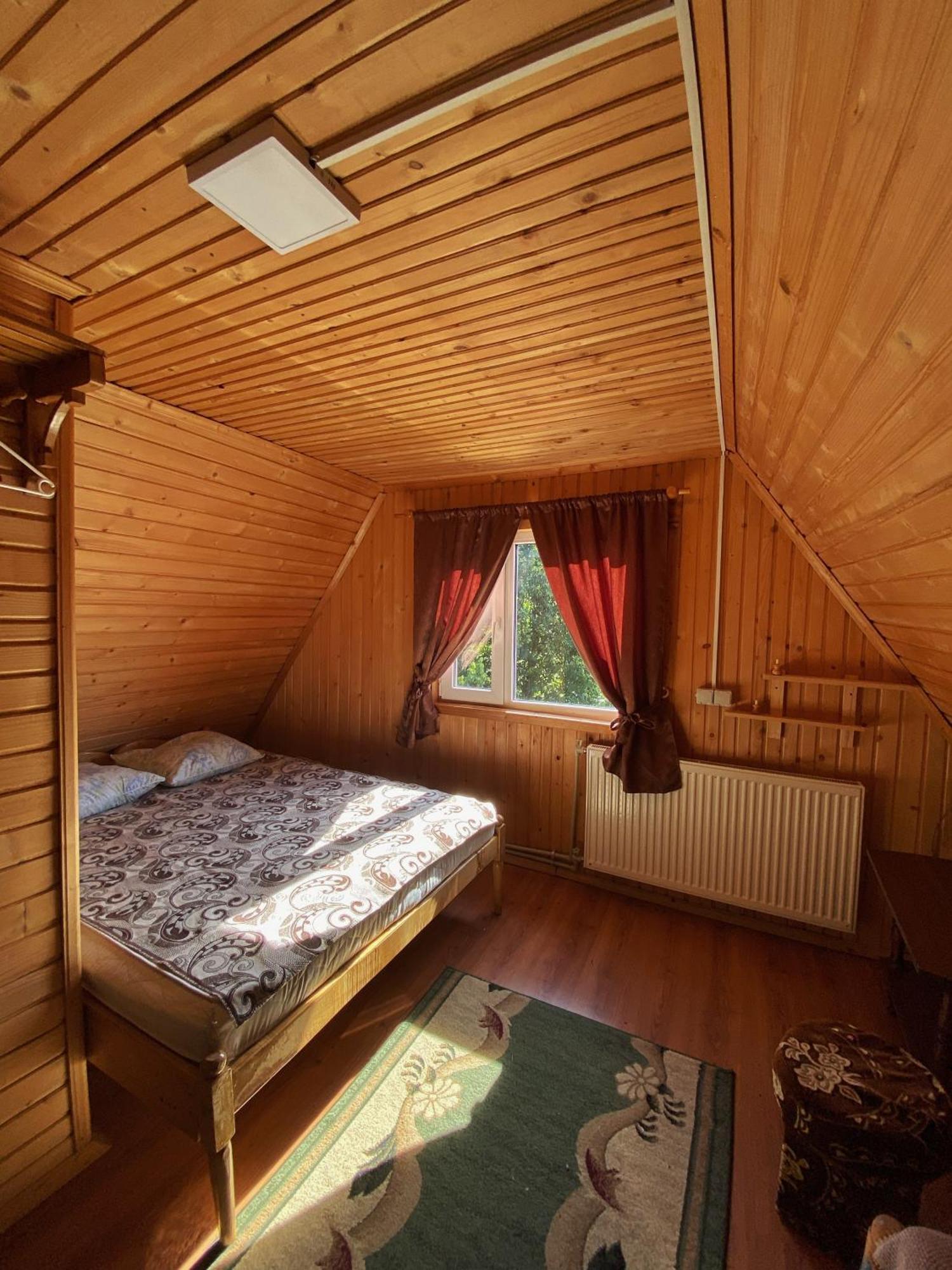 У Олега Hotel Verkhne-Studenyy ภายนอก รูปภาพ