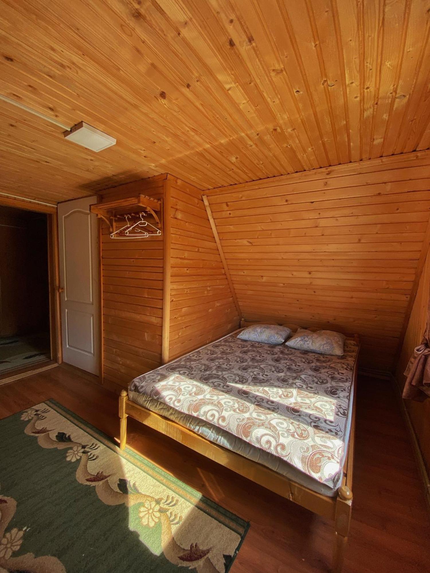 У Олега Hotel Verkhne-Studenyy ภายนอก รูปภาพ