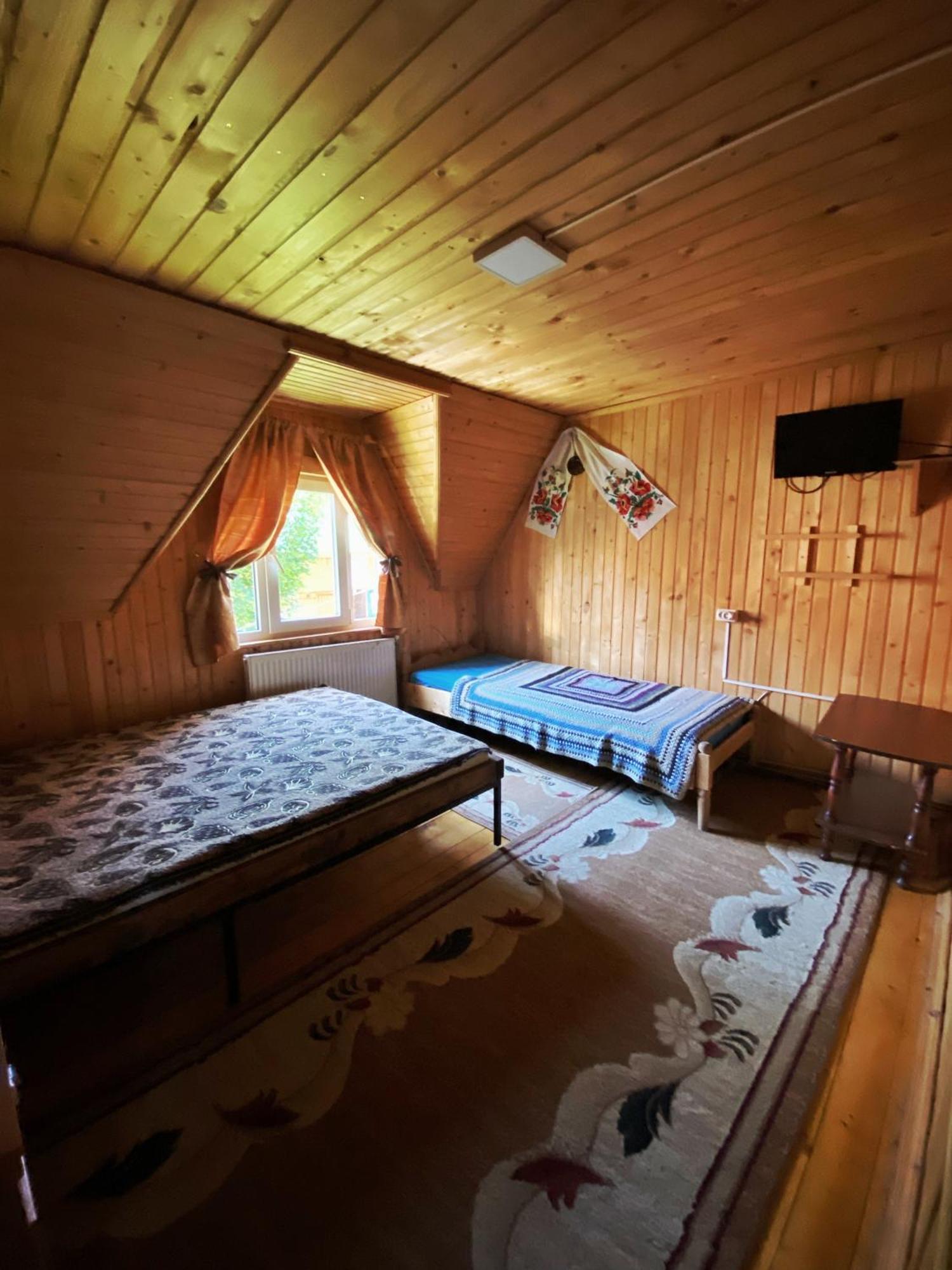 У Олега Hotel Verkhne-Studenyy ภายนอก รูปภาพ