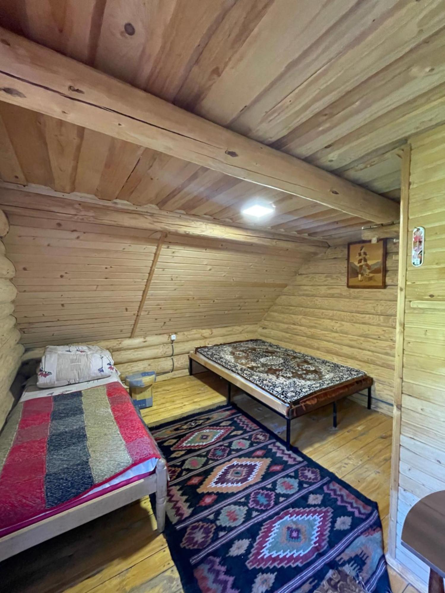 У Олега Hotel Verkhne-Studenyy ภายนอก รูปภาพ